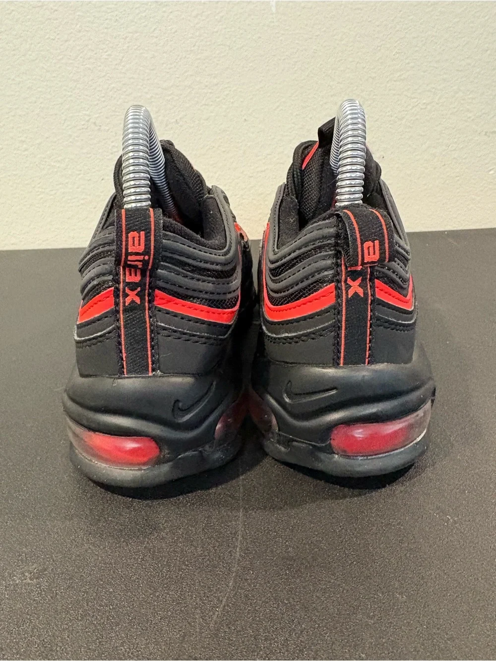Nike Kid's Men's GS Air Max 97 Black Chile Red Youth Size 5Y Sneakers 921522-023